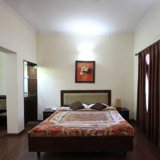 Hotel Meedos Grand, Dehradun 4